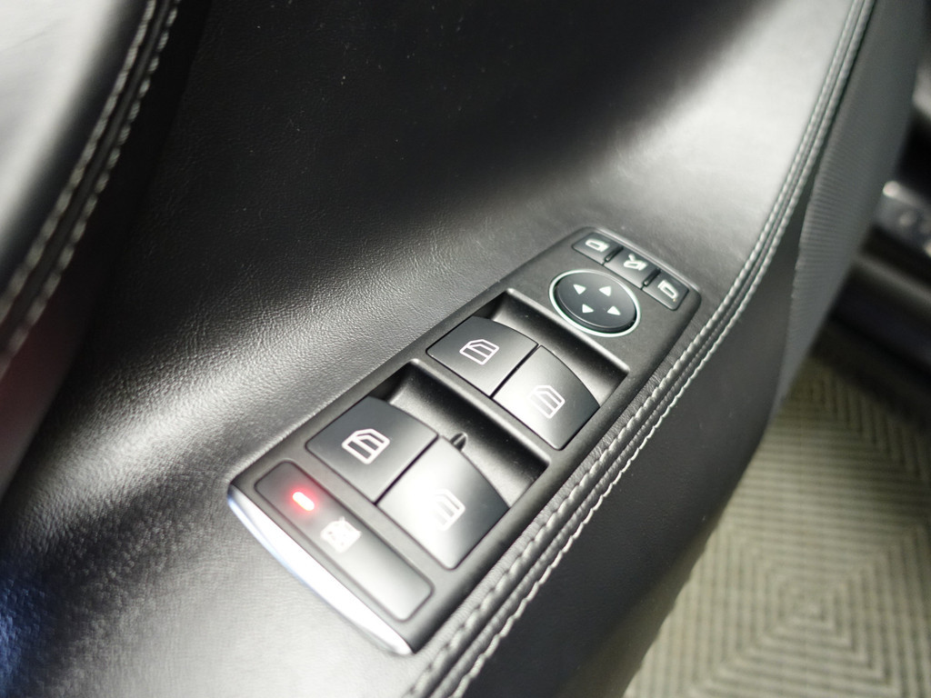 
Tesla Model S 75 320Pk Performance S Black Pack- Panodak, Enhanced Autopilot, Premium Connectivity, Sfeerverlichting, Alcantara Inleg vol									