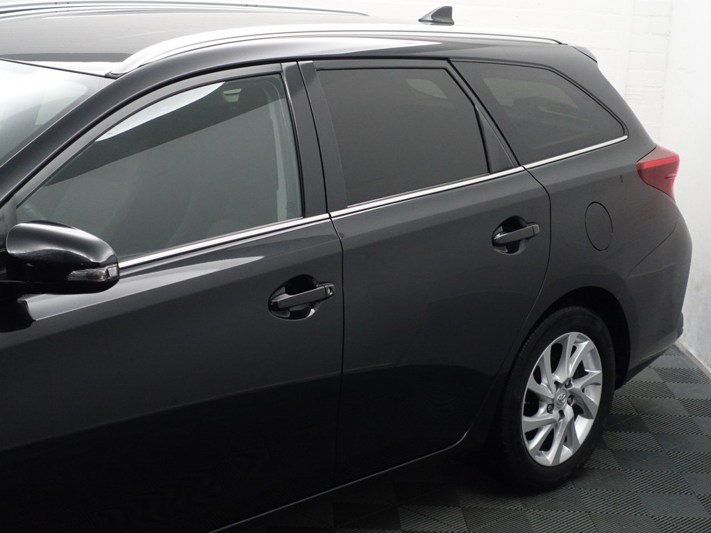 
Toyota Auris Touring Sports 1.8 Hybrid Dynamic Aut- Comfort Interieur, Camera, Navi, Cruise, Clima, Lane Assist vol									