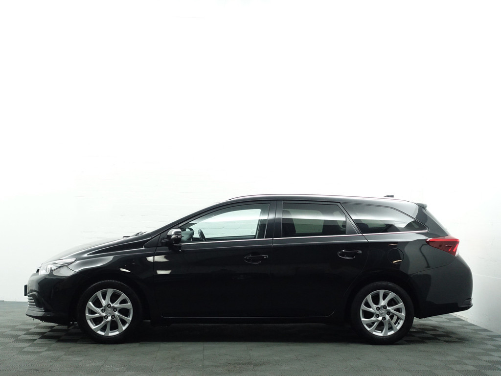 
Toyota Auris Touring Sports 1.8 Hybrid Dynamic Aut- Comfort Interieur, Camera, Navi, Cruise, Clima, Lane Assist vol									