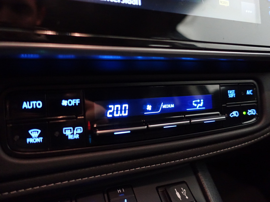 
Toyota Auris Touring Sports 1.8 Hybrid Dynamic Aut- Lane Assist, Navi, Camera, Clima, Park Assist, Cruise vol									