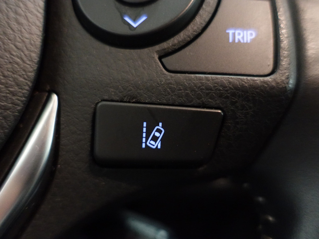 
Toyota Auris Touring Sports 1.8 Hybrid Dynamic Aut- Lane Assist, Navi, Camera, Clima, Park Assist, Cruise vol									