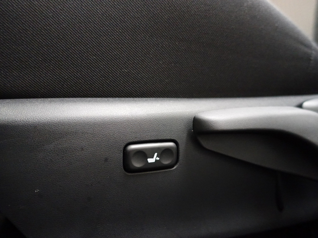 
Toyota Auris Touring Sports 1.8 Hybrid Dynamic Aut- Lane Assist, Navi, Camera, Clima, Park Assist, Cruise vol									