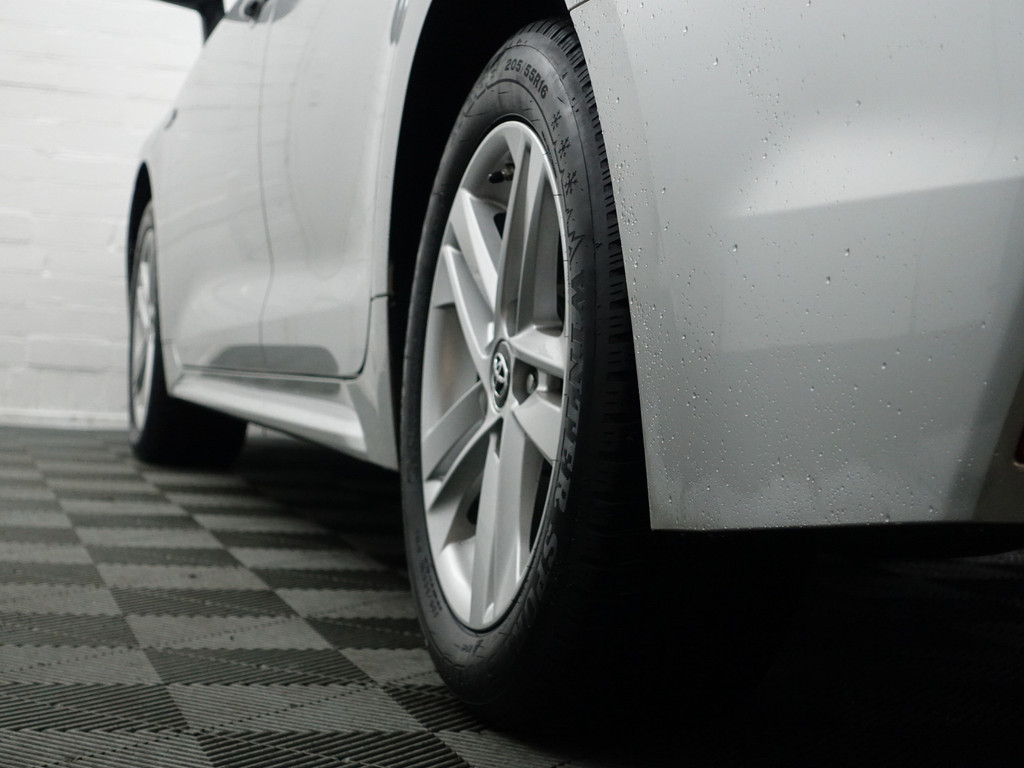 
Toyota Corolla Touring Sports 1.8 Hybrid Active Aut- Camera, Park Assist, Led, Ada Cruise, Clima, Trekhaak vol									