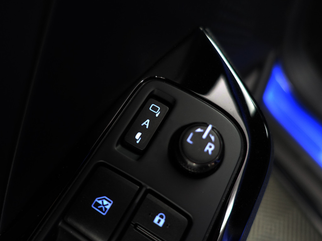 
								Toyota C-HR 1.8 Hybrid Dynamic Sport+ Aut- Two Tone, Camera, Xenon Led, Ada Cruise, Stoelverwarming, Comfort Interieur vol									