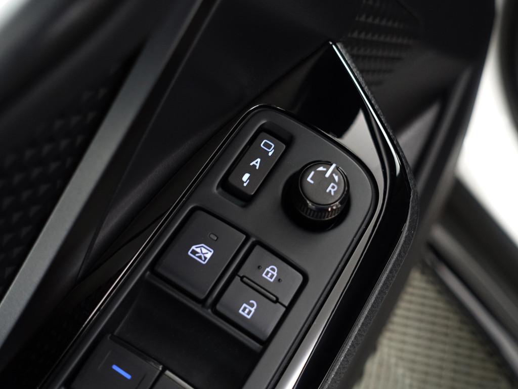 
Toyota C-HR 1.8 Hybrid Dynamic Sport Aut- Full Maxton Design, Two Tone, Smoke PPF, Xenon Led, Camera, Carplay vol									