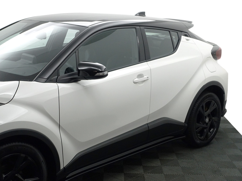 
Toyota C-HR 1.8 Hybrid Dynamic Sport Aut- Full Maxton Design, Two Tone, Smoke PPF, Xenon Led, Camera, Carplay vol									