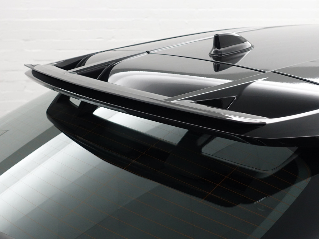 
Toyota C-HR 1.8 Hybrid Dynamic Sport Aut- Full Maxton Design, Two Tone, Smoke PPF, Xenon Led, Camera, Carplay vol									