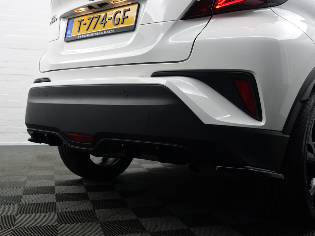 
Toyota C-HR 1.8 Hybrid Dynamic Sport Aut- Full Maxton Design, Two Tone, Smoke PPF, Xenon Led, Camera, Carplay vol									