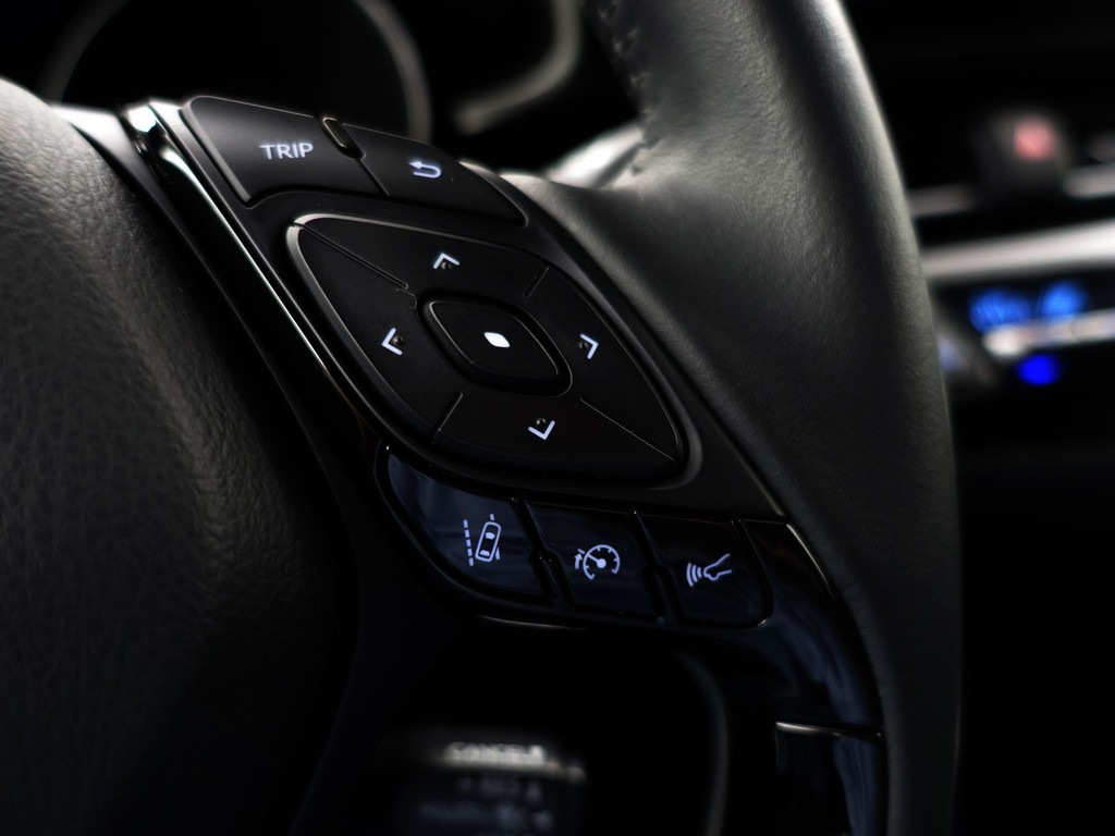 
Toyota C-HR 1.8 Hybrid Dynamic Sport Aut- Full Maxton Design, Two Tone, Smoke PPF, Xenon Led, Camera, Carplay vol									