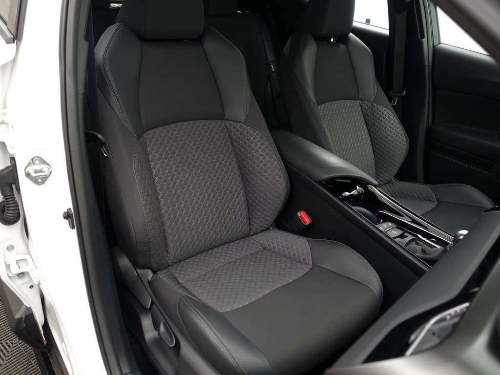 
Toyota C-HR 1.8 Hybrid Dynamic Sport Aut- Full Maxton Design, Two Tone, Smoke PPF, Xenon Led, Camera, Carplay vol									