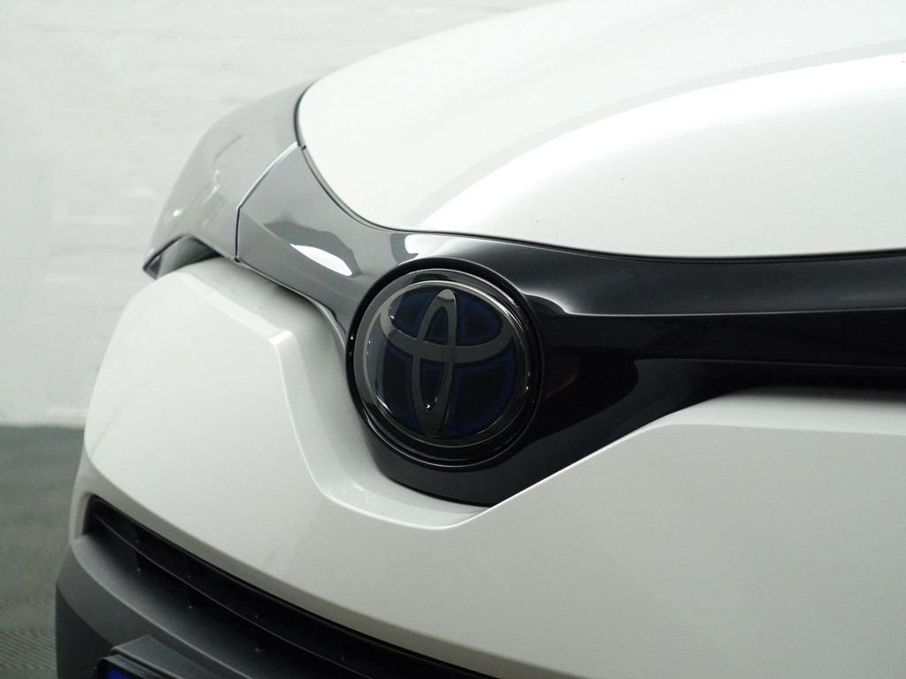 
Toyota C-HR 1.8 Hybrid Dynamic Sport Aut- Full Maxton Design, Two Tone, Smoke PPF, Xenon Led, Camera, Carplay vol									
