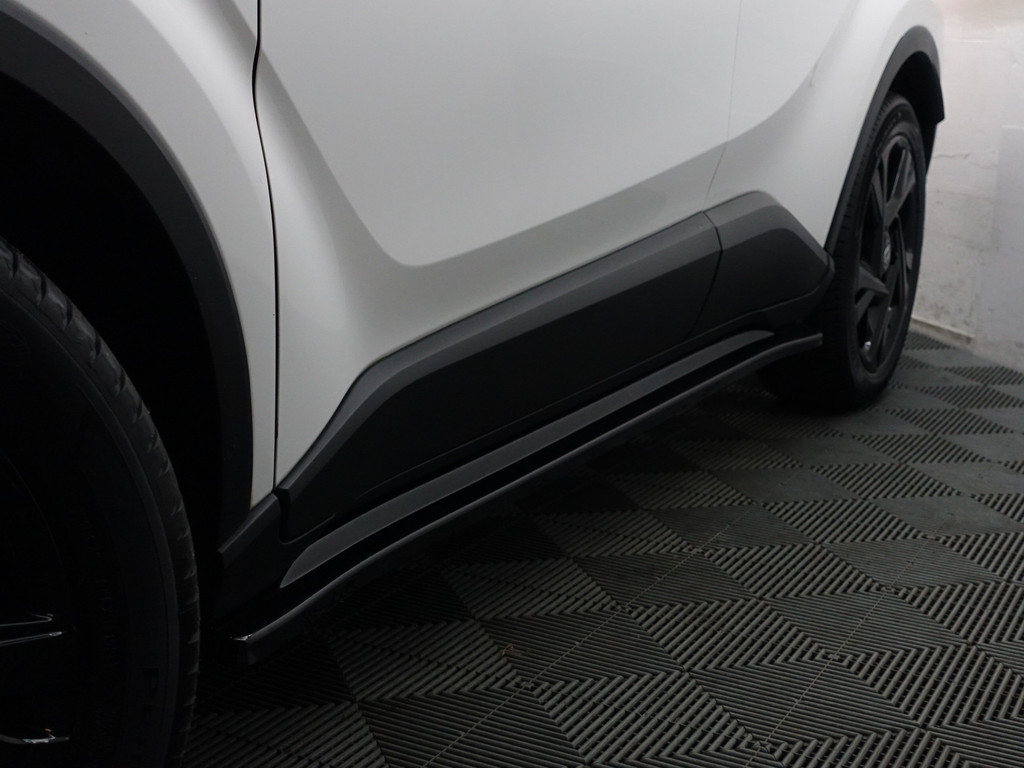 
Toyota C-HR 1.8 Hybrid Dynamic Sport Aut- Full Maxton Design, Two Tone, Smoke PPF, Xenon Led, Camera, Carplay vol									