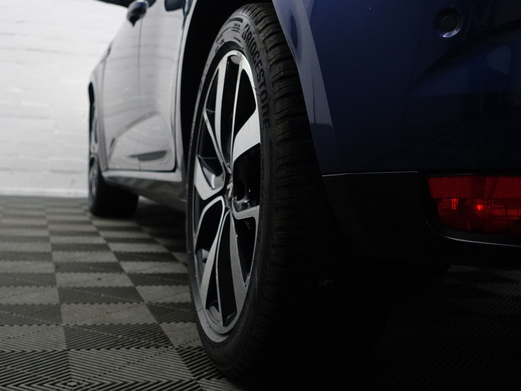 
Renault Mégane 1.3 TCe 165pk Bose Aut- Head Up, Sfeerverlichting, Bose Audio, Ada Cruise, Xenon Led, Sport Interieur vol									