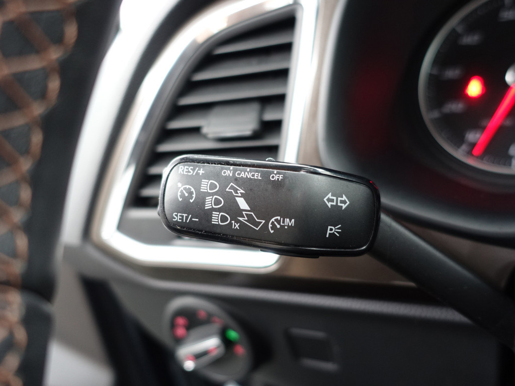 
								Seat Ateca 1.5 TSI Xcellence Aut- Standkachel, Panodak, Sfeerverlichting, Xenon Led, Dynamic Select, Camera vol									