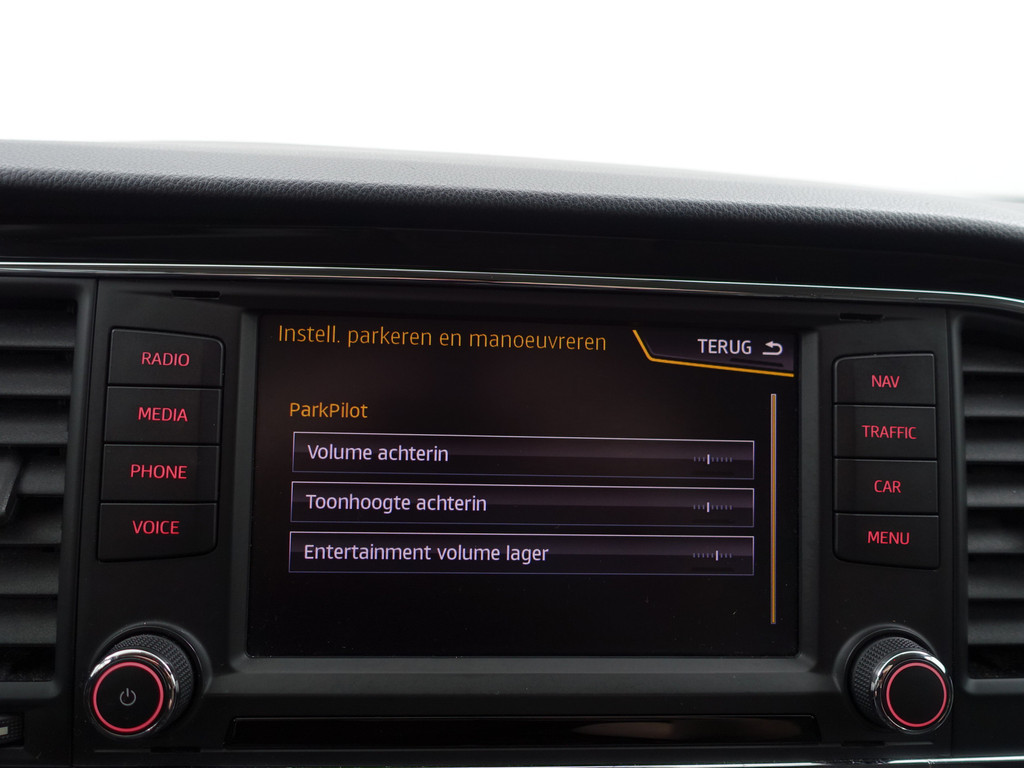 
								Seat Leon 1.6 TDI Connect Aut- Park Assist, Navi, Cruise, Stoelverwarming, Clima vol									