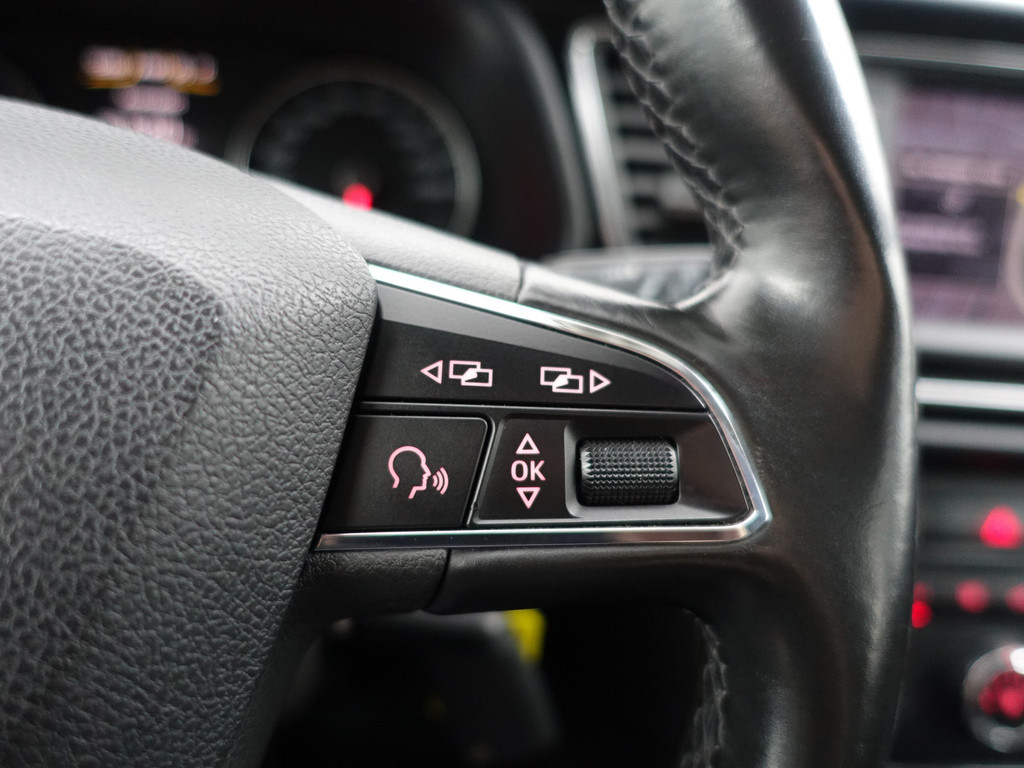 
								Seat Leon 1.6 TDI Connect Aut- Park Assist, Navi, Cruise, Stoelverwarming, Clima vol									