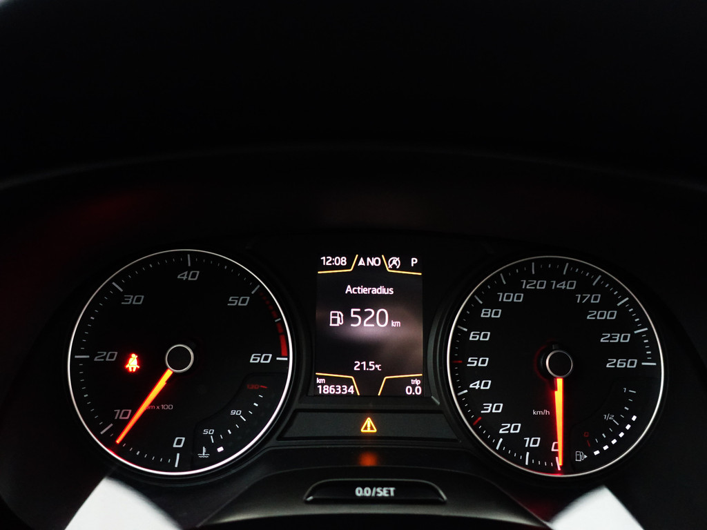
								Seat Leon 1.6 TDI Connect Aut- Park Assist, Navi, Cruise, Stoelverwarming, Clima vol									