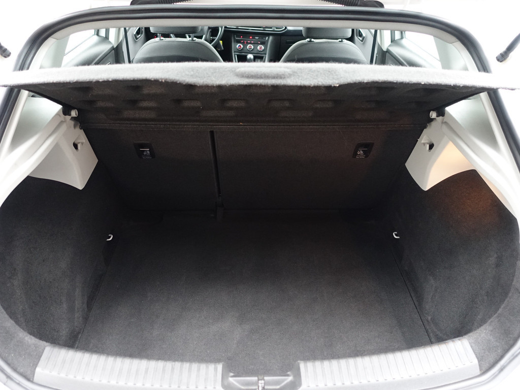 
								Seat Leon 1.6 TDI Connect Aut- Park Assist, Navi, Cruise, Stoelverwarming, Clima vol									