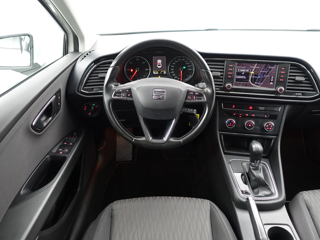 
								Seat Leon 1.6 TDI Connect Aut- Park Assist, Navi, Cruise, Stoelverwarming, Clima vol									