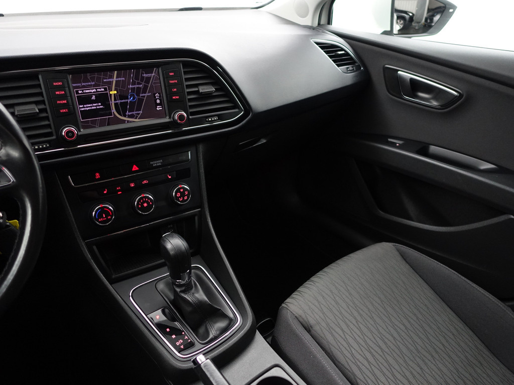 
								Seat Leon 1.6 TDI Connect Aut- Park Assist, Navi, Cruise, Stoelverwarming, Clima vol									