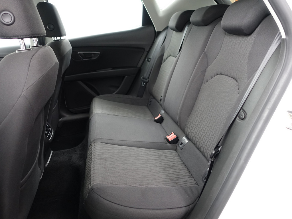 
								Seat Leon 1.6 TDI Connect Aut- Park Assist, Navi, Cruise, Stoelverwarming, Clima vol									