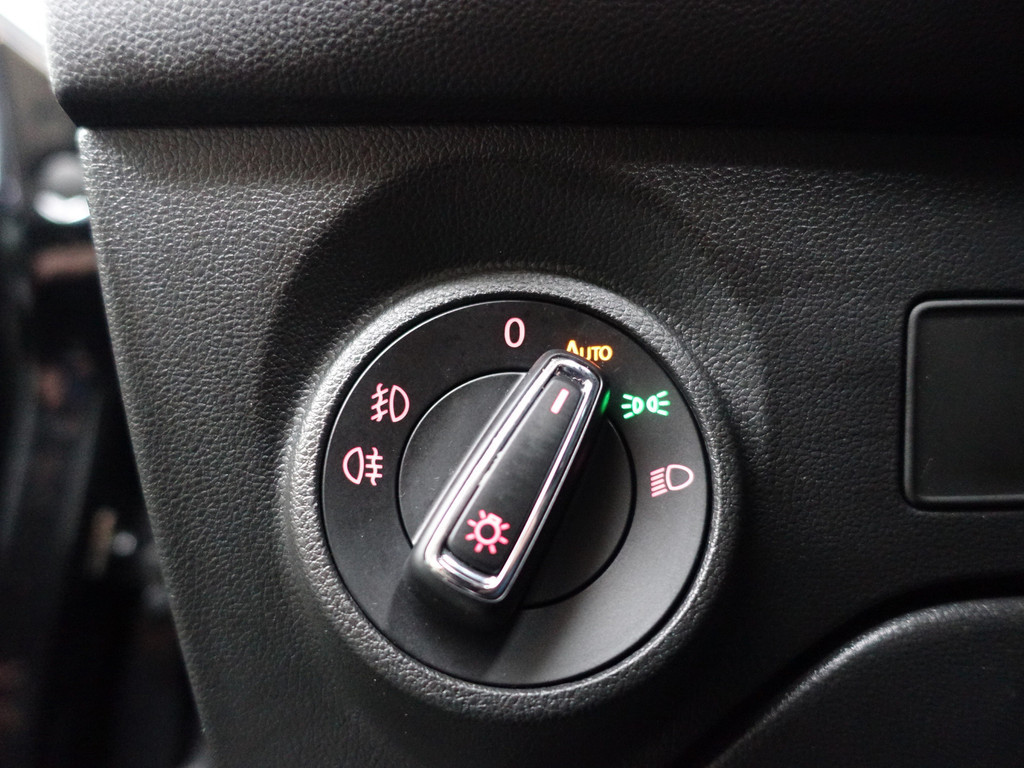 
Seat Leon 1.5 TSI 150Pk FR Blackline- Panodak, Sfeerverlichting, Carplay, Keyless, Dynamic Select, Sport Interieur vol									