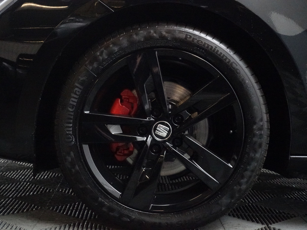 
Seat Leon 1.5 TSI 150Pk FR Blackline- Panodak, Sfeerverlichting, Carplay, Keyless, Dynamic Select, Sport Interieur vol									