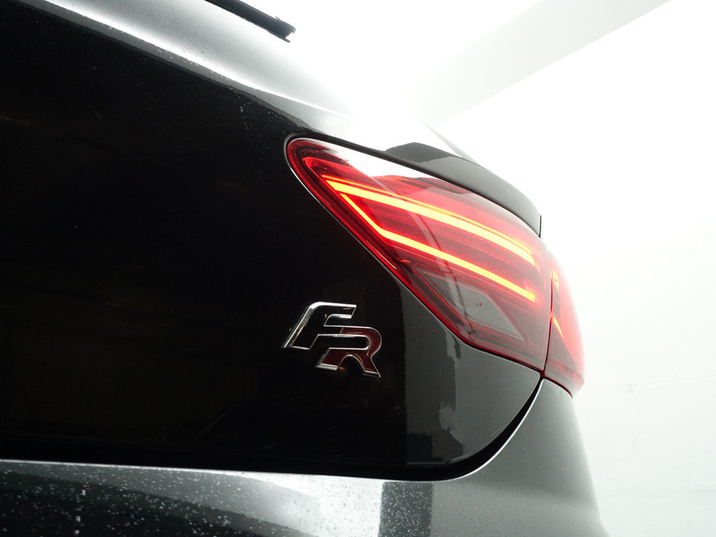 
Seat Leon 1.5 TSI 150Pk FR Blackline- Panodak, Sfeerverlichting, Carplay, Keyless, Dynamic Select, Sport Interieur vol									