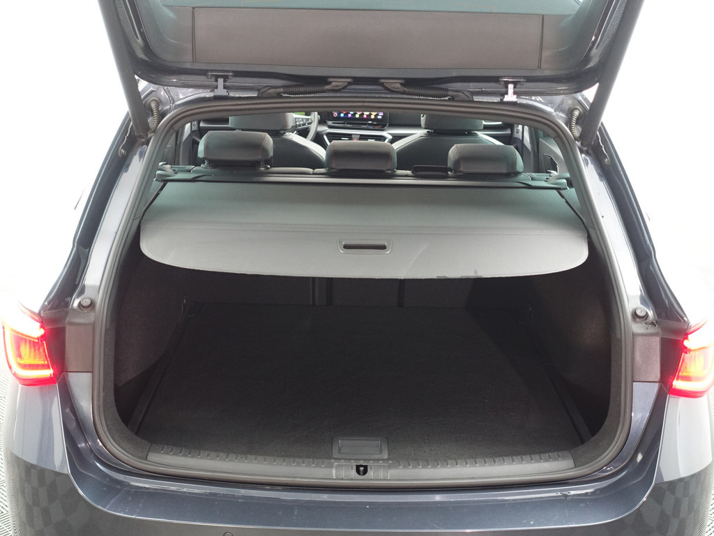 
Seat Leon Sportstourer 1.5 eTSI FR Launch Edition Aut- Panodak, Beats Audio, Stuur/Stoelverwarming, Sfeerverlichting, Ada Cruise, Carplay vol									