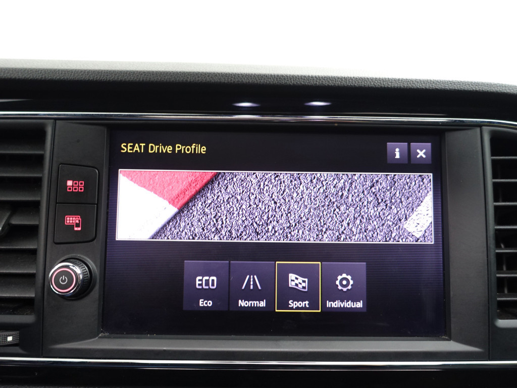 
Seat Leon 1.5 TSI 150Pk FR Blackline- Panodak, Sfeerverlichting, Carplay, Keyless, Dynamic Select, Sport Interieur vol									