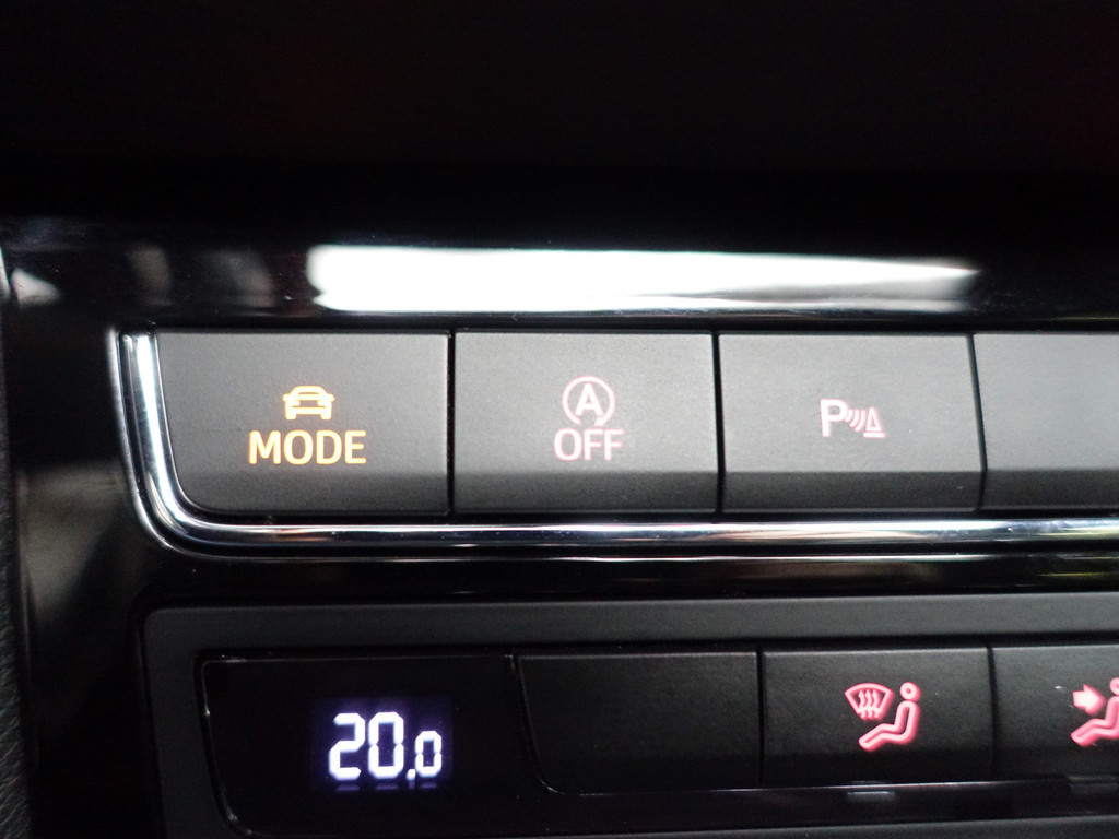 
Seat Leon 1.5 TSI 150Pk FR Blackline- Panodak, Sfeerverlichting, Carplay, Keyless, Dynamic Select, Sport Interieur vol									