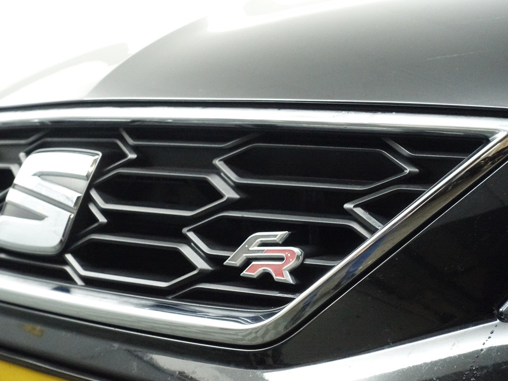 
Seat Leon 1.5 TSI 150Pk FR Blackline- Panodak, Sfeerverlichting, Carplay, Keyless, Dynamic Select, Sport Interieur vol									