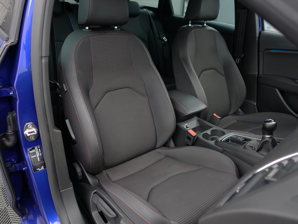 
								Seat León ST 1.8 TSI 180pk FR Intense- CarPlay, Sfeerverlichting, Xenon Led, Dynamic Select, Keyless, Park Assist vol									