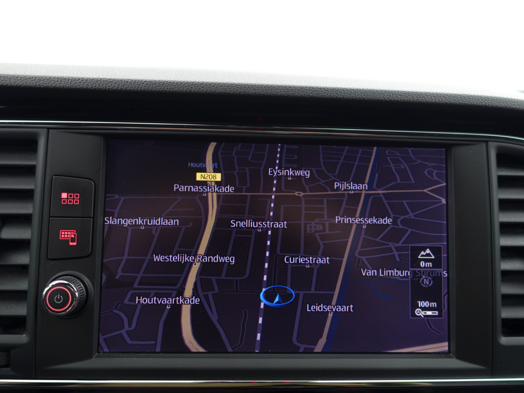 
								Seat León ST 1.8 TSI 180pk FR Intense- CarPlay, Sfeerverlichting, Xenon Led, Dynamic Select, Keyless, Park Assist vol									