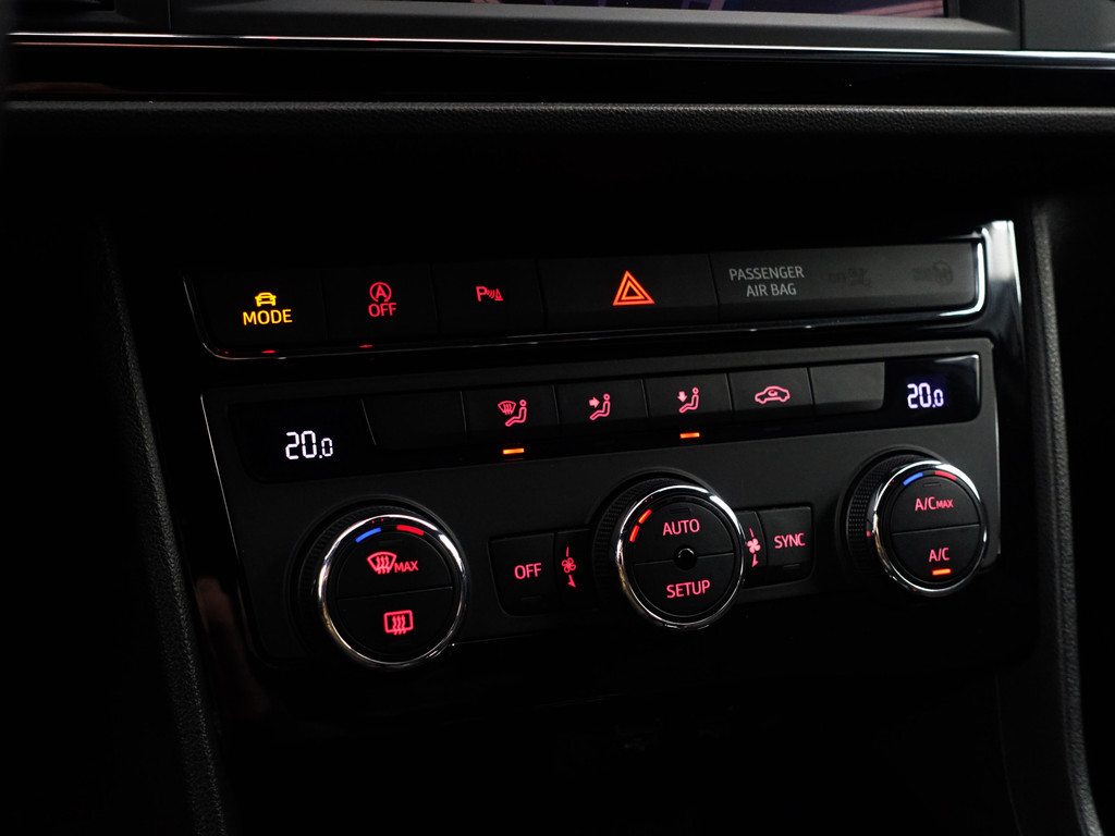 
								Seat León ST 1.8 TSI 180pk FR Intense- CarPlay, Sfeerverlichting, Xenon Led, Dynamic Select, Keyless, Park Assist vol									