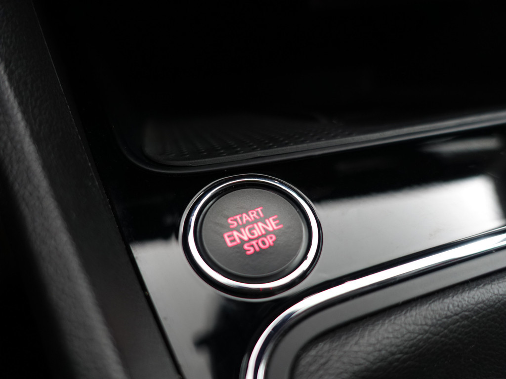 
								Seat León ST 1.8 TSI 180pk FR Intense- CarPlay, Sfeerverlichting, Xenon Led, Dynamic Select, Keyless, Park Assist vol									