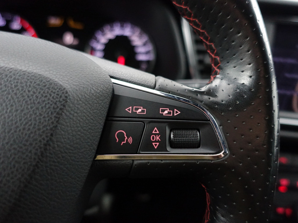 
								Seat León ST 1.8 TSI 180pk FR Intense- CarPlay, Sfeerverlichting, Xenon Led, Dynamic Select, Keyless, Park Assist vol									