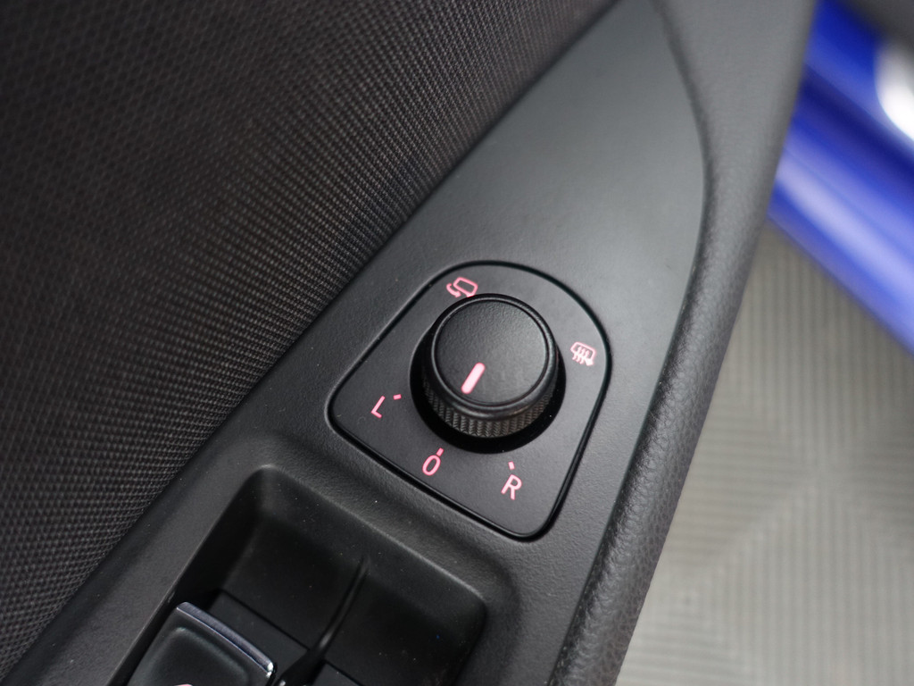 
								Seat León ST 1.8 TSI 180pk FR Intense- CarPlay, Sfeerverlichting, Xenon Led, Dynamic Select, Keyless, Park Assist vol									
