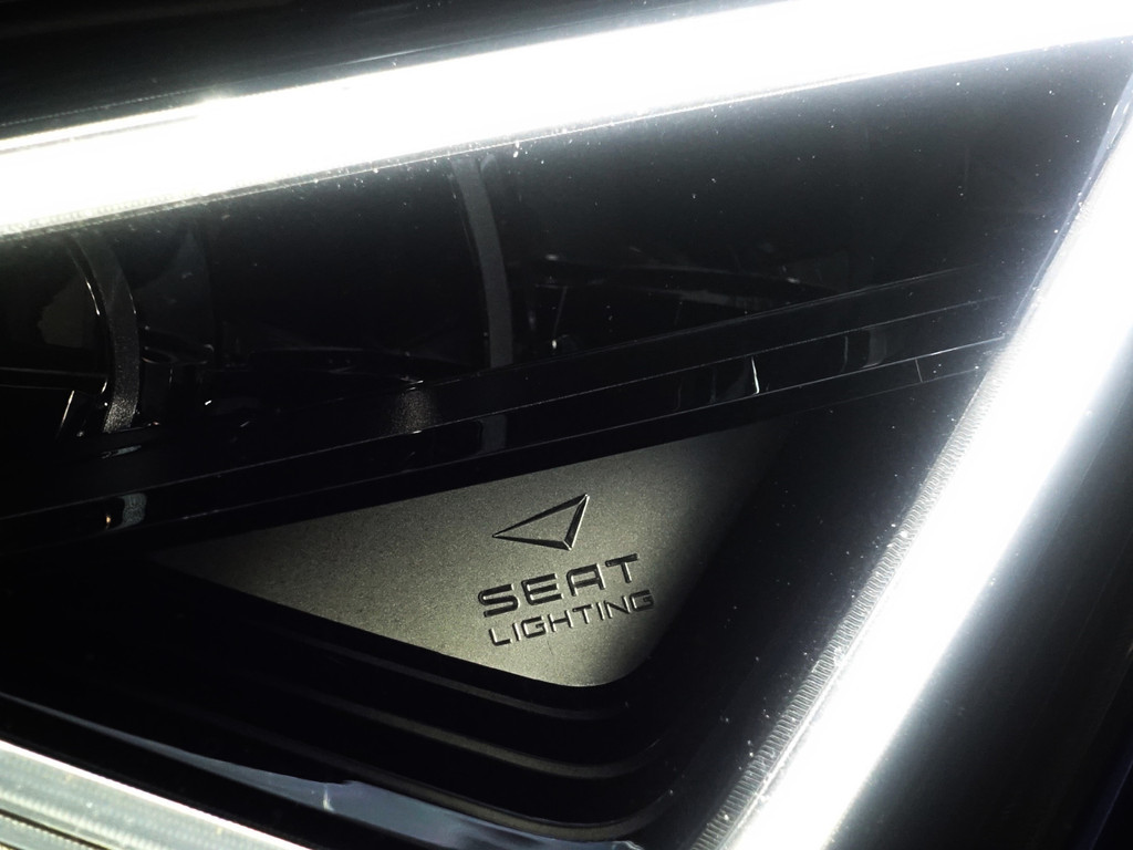 
								Seat León ST 1.8 TSI 180pk FR Intense- CarPlay, Sfeerverlichting, Xenon Led, Dynamic Select, Keyless, Park Assist vol									
