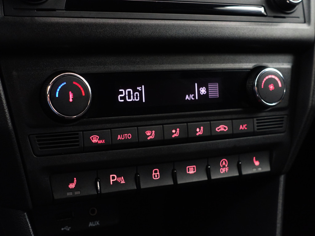 
Seat Toledo 1.4 TSI FR Business Intense Aut- Alcantara Sport Interieur, Camera, Sfeerverlichting, Xenon Led, Carplay, Stoelverwarming vol									