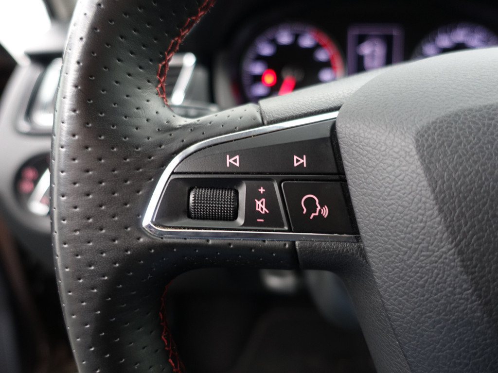 
Seat Toledo 1.4 TSI FR Business Intense Aut- Alcantara Sport Interieur, Camera, Sfeerverlichting, Xenon Led, Carplay, Stoelverwarming vol									