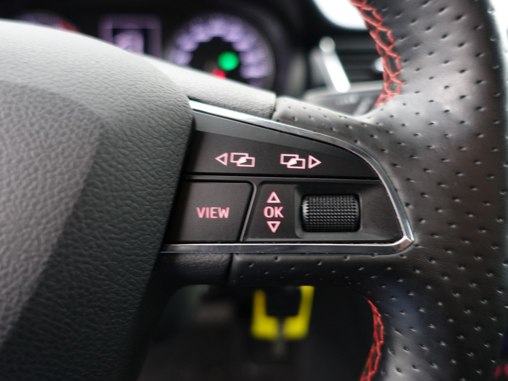 
Seat Toledo 1.4 TSI FR Business Intense Aut- Alcantara Sport Interieur, Camera, Sfeerverlichting, Xenon Led, Carplay, Stoelverwarming vol									