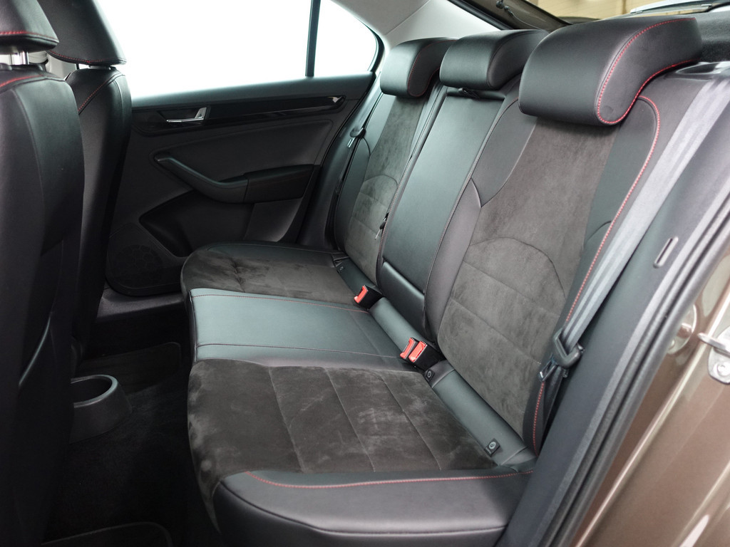 
Seat Toledo 1.4 TSI FR Business Intense Aut- Alcantara Sport Interieur, Camera, Sfeerverlichting, Xenon Led, Carplay, Stoelverwarming vol									