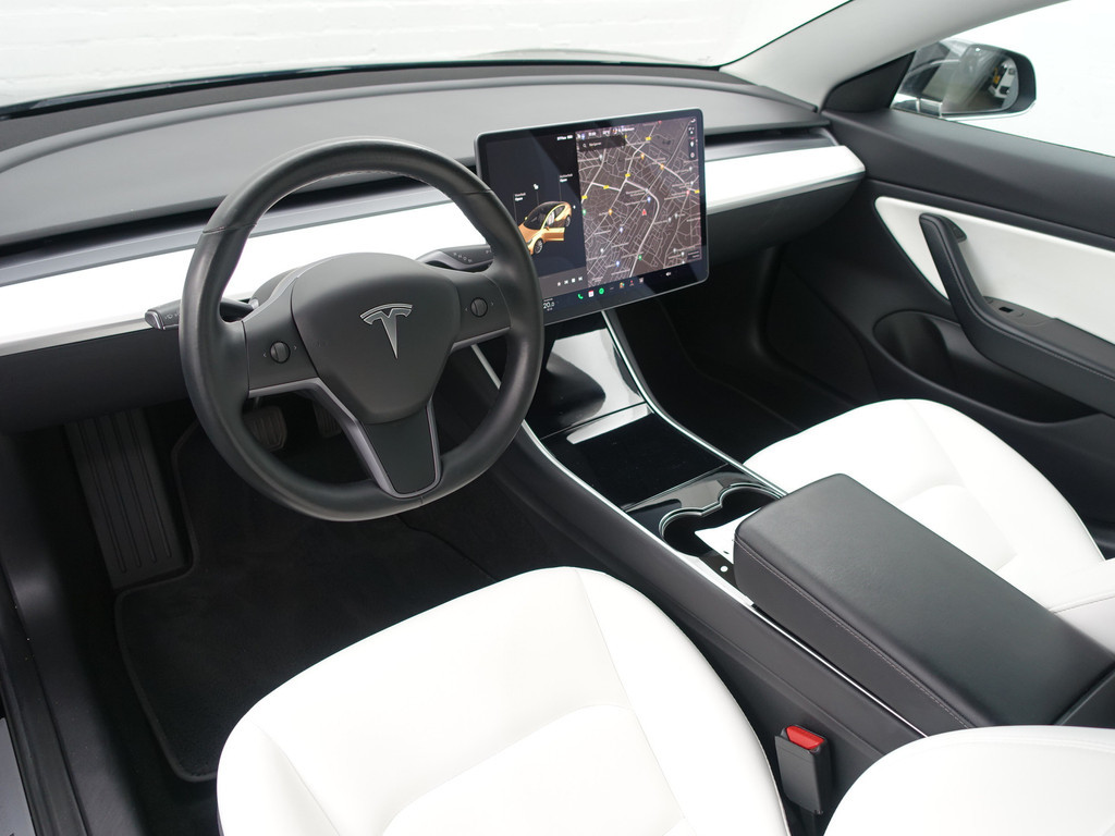 
Tesla Model 3 Long Range 75KWH- Panoramadak, Autopilot, Connectiviteit, Wit Leder, Stoelverwarming vol									