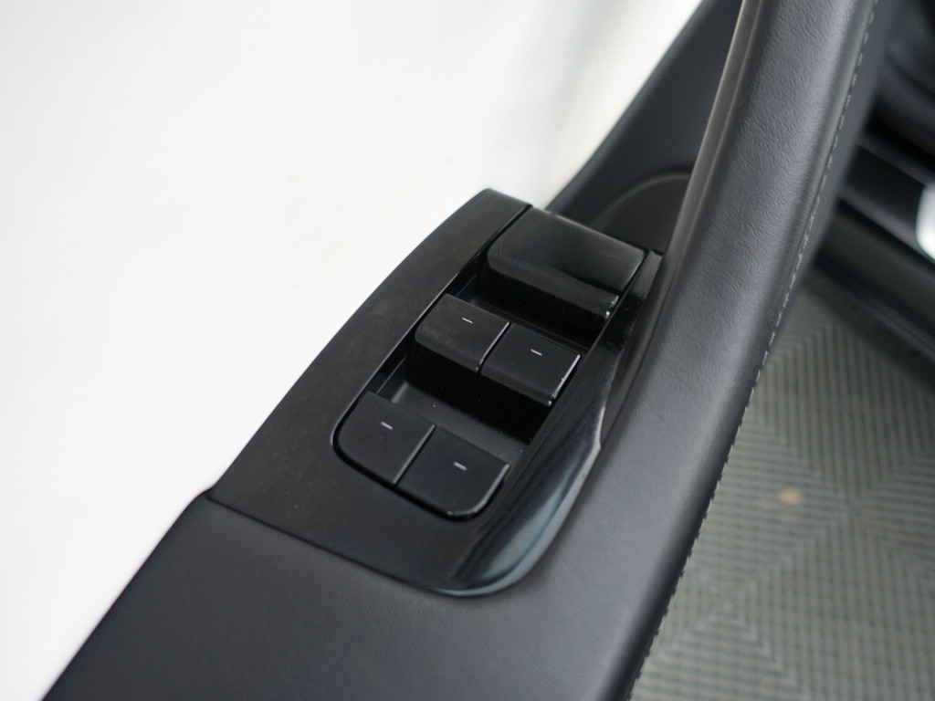 
Tesla Model 3 Long Range 75KWH- Panoramadak, Autopilot, Connectiviteit, Wit Leder, Stoelverwarming vol									