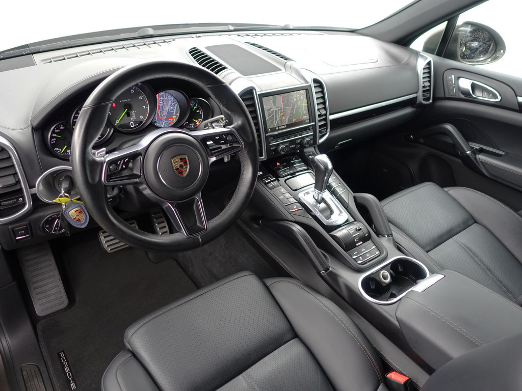 
Porsche Cayenne 3.0 S E-Hybrid- Memory Seats, Bose Audio, Leder Interieur Afwerking, Elek Trekhaak, Park Assist vol									