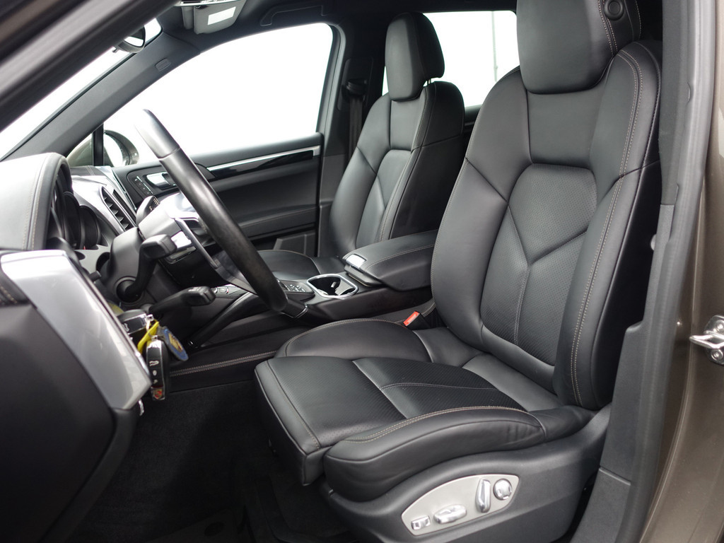
Porsche Cayenne 3.0 S E-Hybrid- Memory Seats, Bose Audio, Leder Interieur Afwerking, Elek Trekhaak, Park Assist vol									