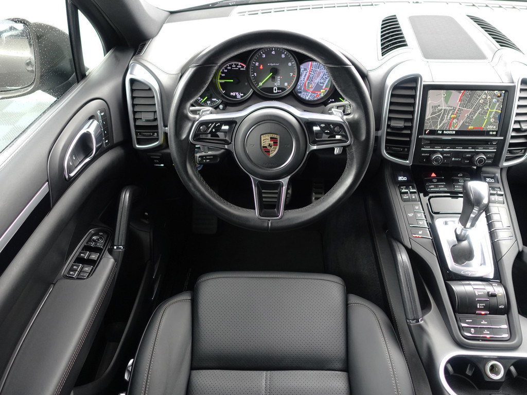 
Porsche Cayenne 3.0 S E-Hybrid- Memory Seats, Bose Audio, Leder Interieur Afwerking, Elek Trekhaak, Park Assist vol									
