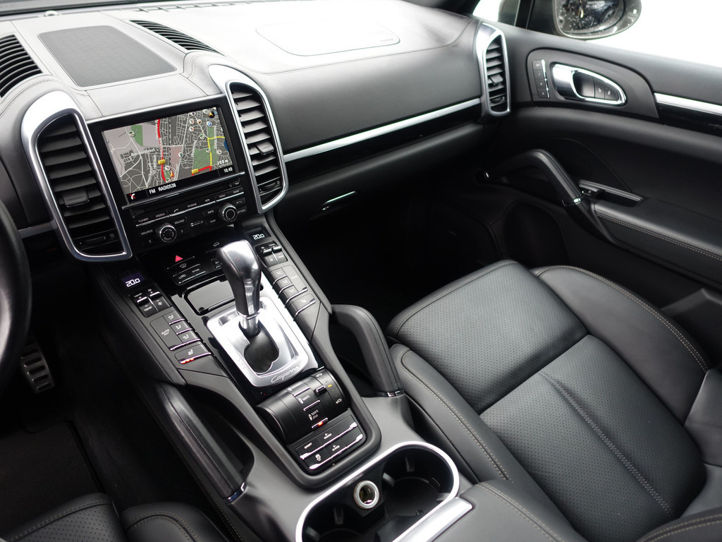 
Porsche Cayenne 3.0 S E-Hybrid- Memory Seats, Bose Audio, Leder Interieur Afwerking, Elek Trekhaak, Park Assist vol									