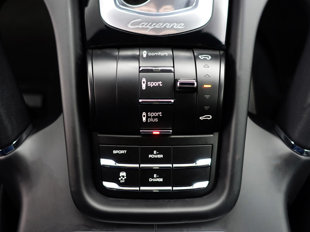
Porsche Cayenne 3.0 S E-Hybrid- Memory Seats, Bose Audio, Leder Interieur Afwerking, Elek Trekhaak, Park Assist vol									